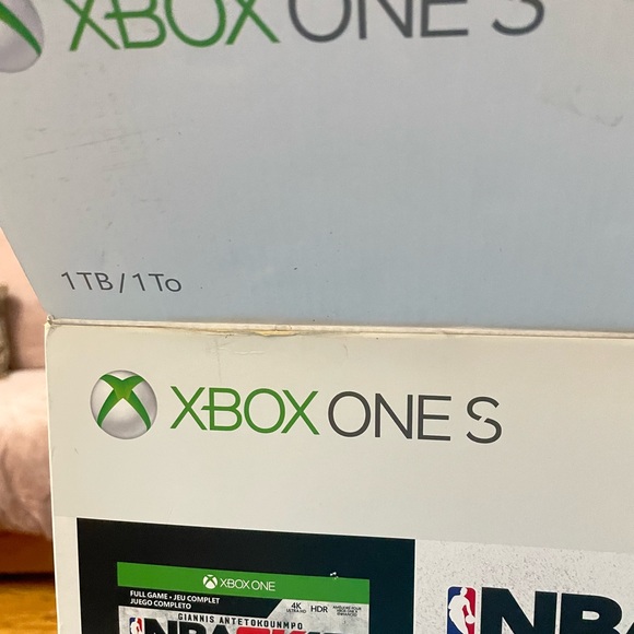 Brand new Xbox ONE S 1TB - Picture 5 of 8